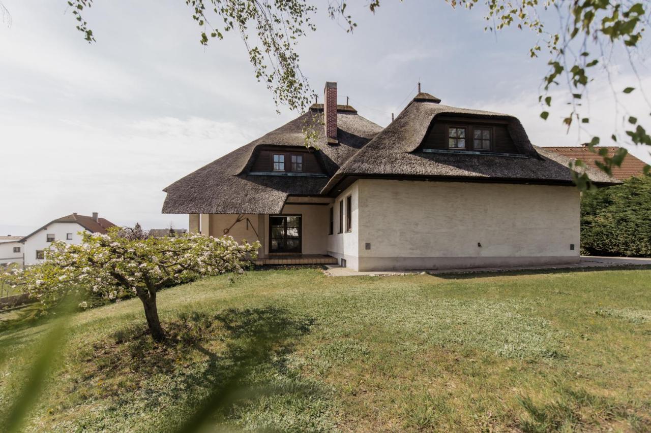 Ferienhaus Schilfvilla Moerbisch Am See Luaran gambar
